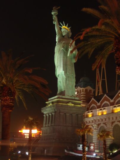 04-72 La statue dela liberte pour illustrer le New York